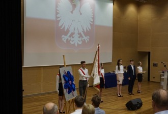 Moment odśpiewania hymnu polski