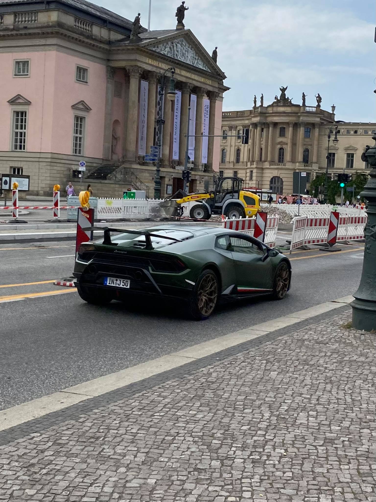 Zdjęcie Lamborghini z tyłu