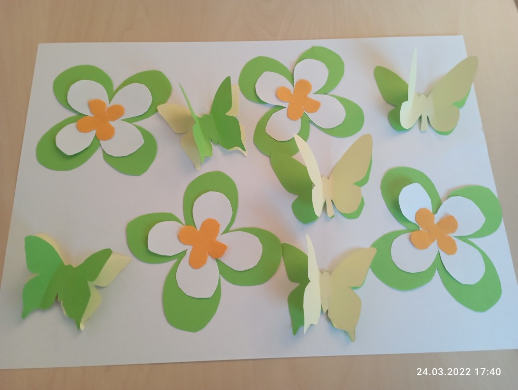 Motylki i kwiaty wiosenne wykonane metodą 3 d