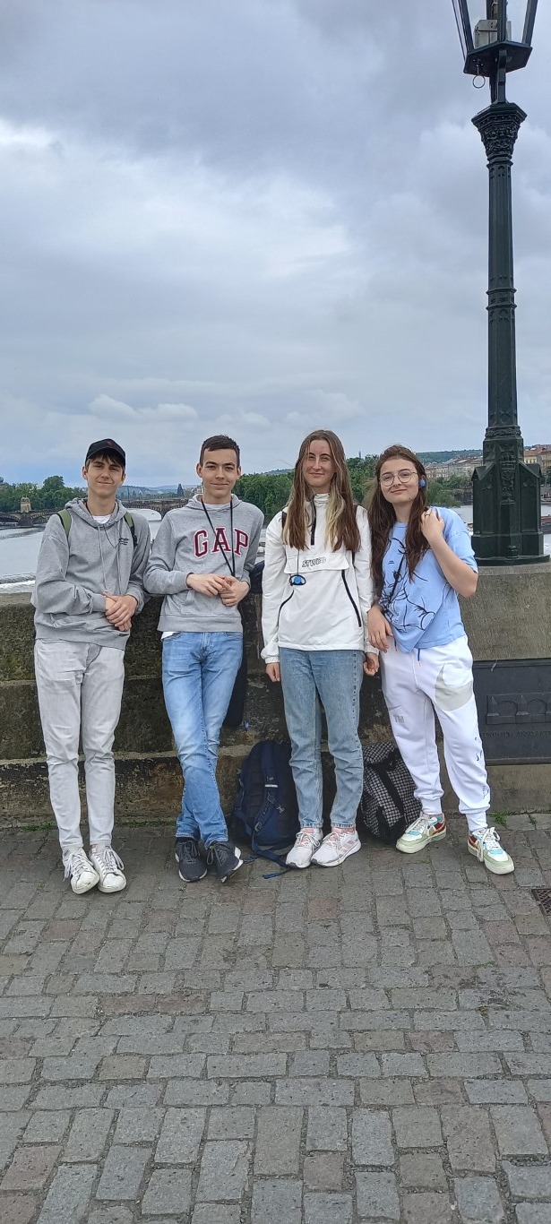 Uczniowie klasy Im na Moście Karola w Pradze