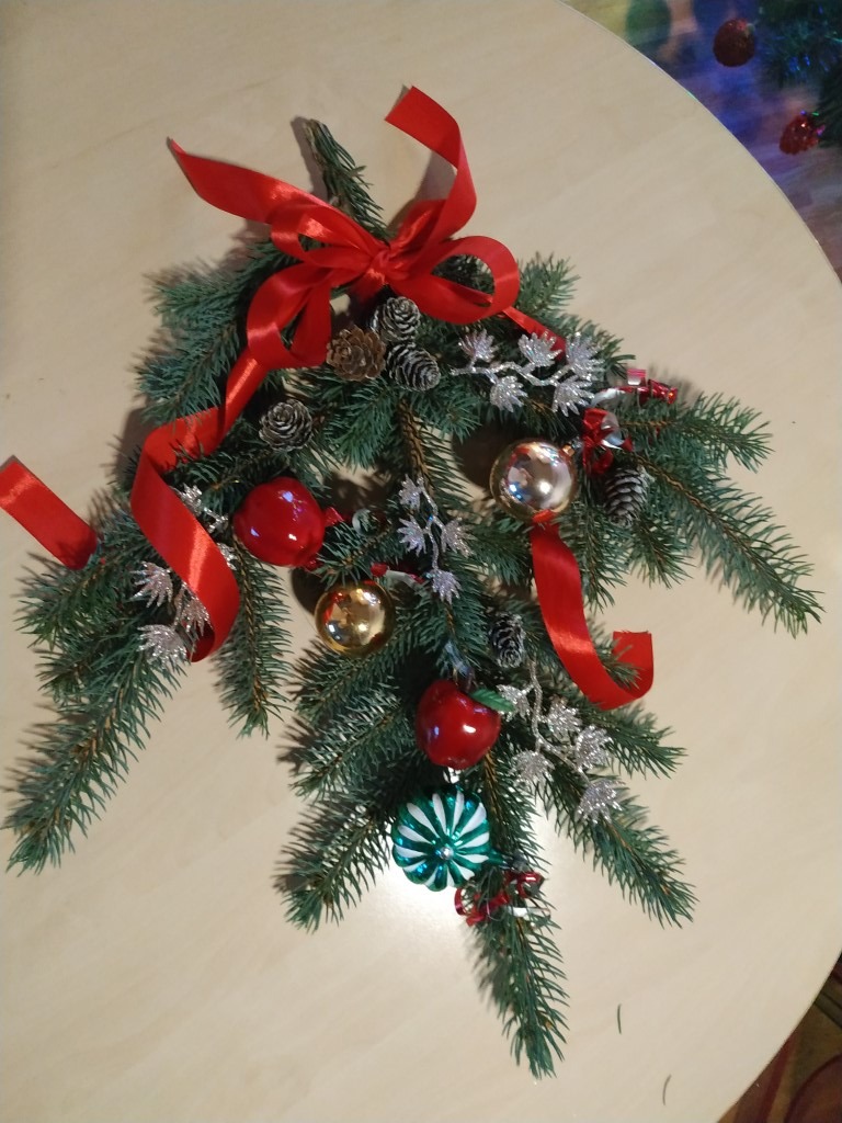 Stroik bożonarodzeniowy ręcznie wykonany dla Mieszkańców i PRacowników DPS w Kleszczowie