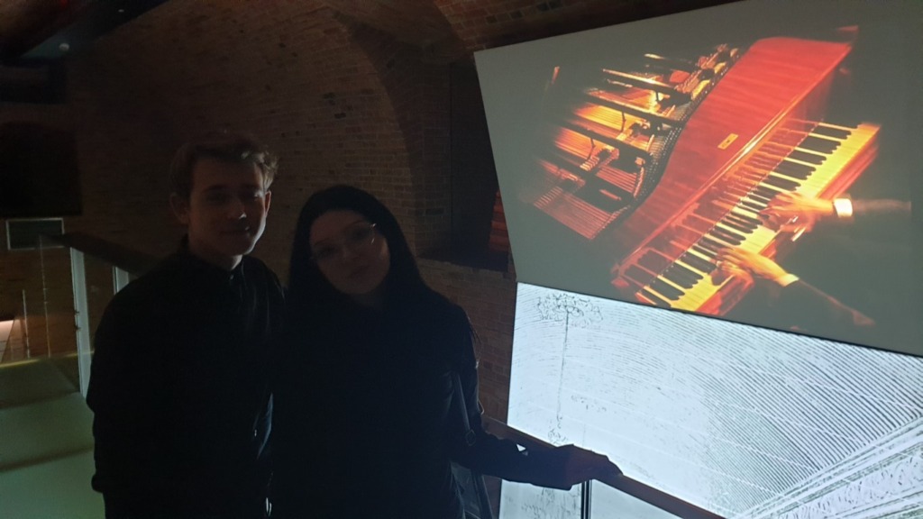Uczestnicy wycieczki w Muzeum Chopina w Warszawie