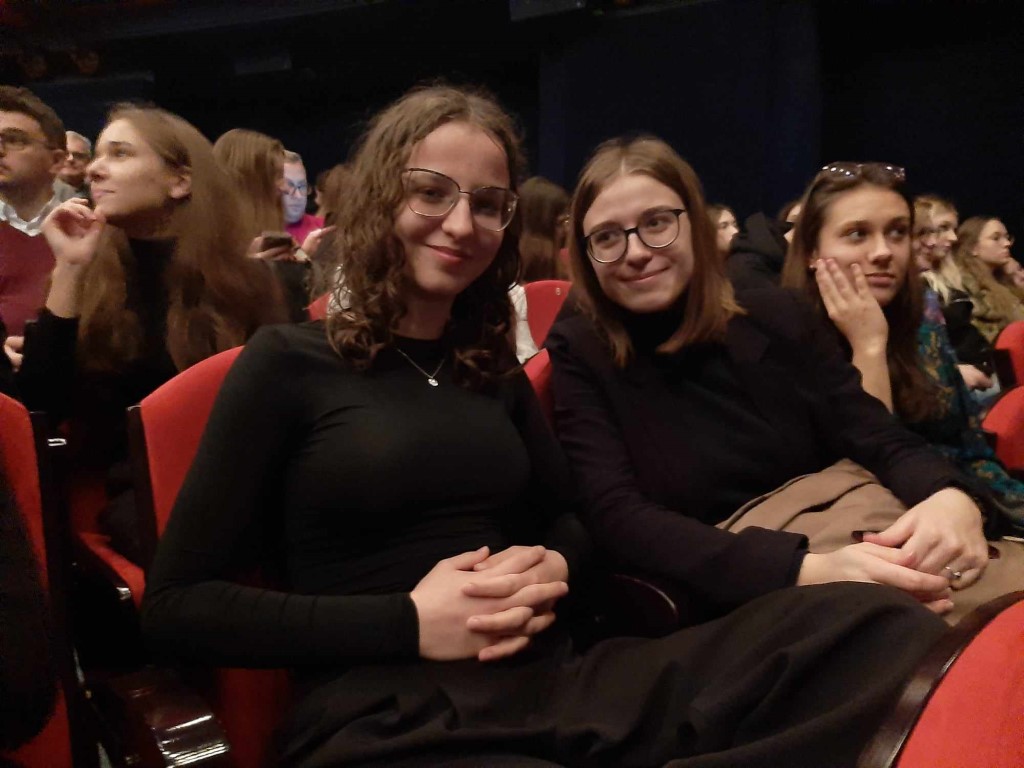 Uczestnicy wycieczki w Teatrze Muzycznym Roma w Warszawie 